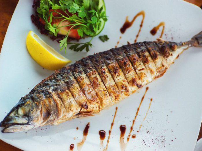 Как вкусно приготовить скумбрию на гриле