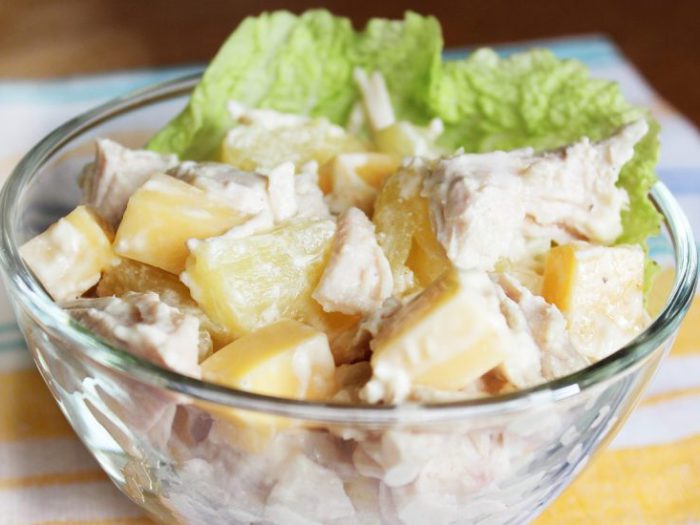 Салат с курицей и ананасом (рецепт)
