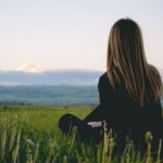 Почему быть в одиночестве полезно?