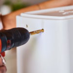 Зачем просверливают дыры в мусорном ведре