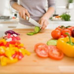 Нехватка сна, скачки гормонов. Какие факторы мешают похудеть?