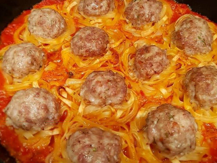 Гнезда из макарон с фаршем