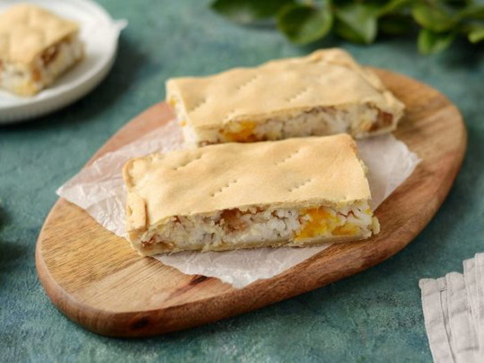 Пирог с рисом и изюмом