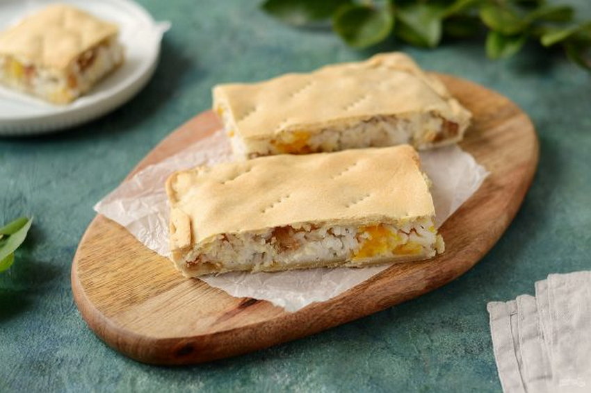 Пирог с рисом и изюмом
