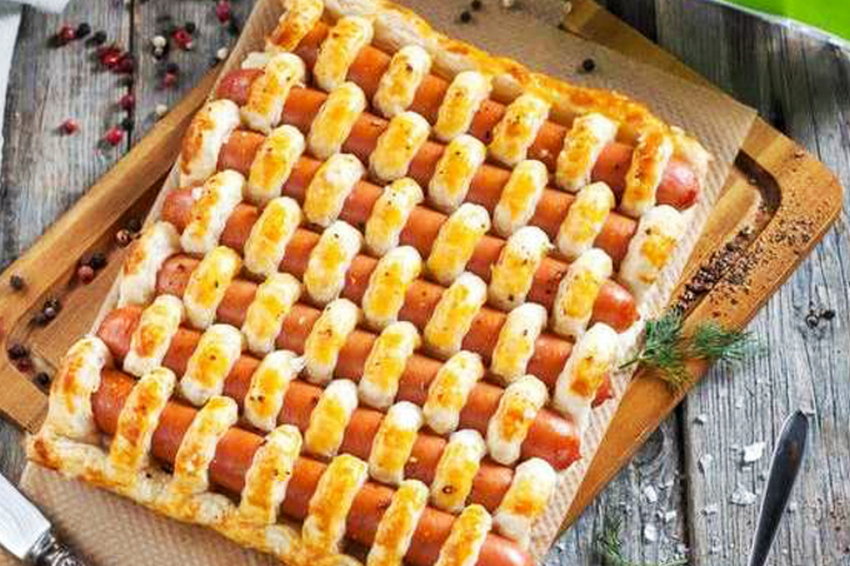 Пирог с сосисками