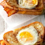 Рогалики с беконом, яйцом и сыром