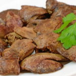 Печенка, шпигованная салом