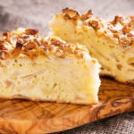 Шарлотка с грецким орехом