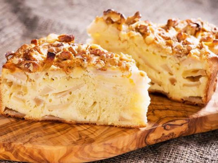 Шарлотка с грецким орехом