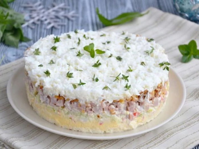 Вкусные новогодние салаты