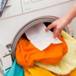 Зачем бросать в стирку влажную салфетку