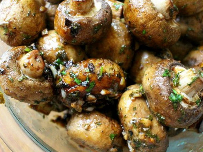 Печеные шампиньоны с сухариками