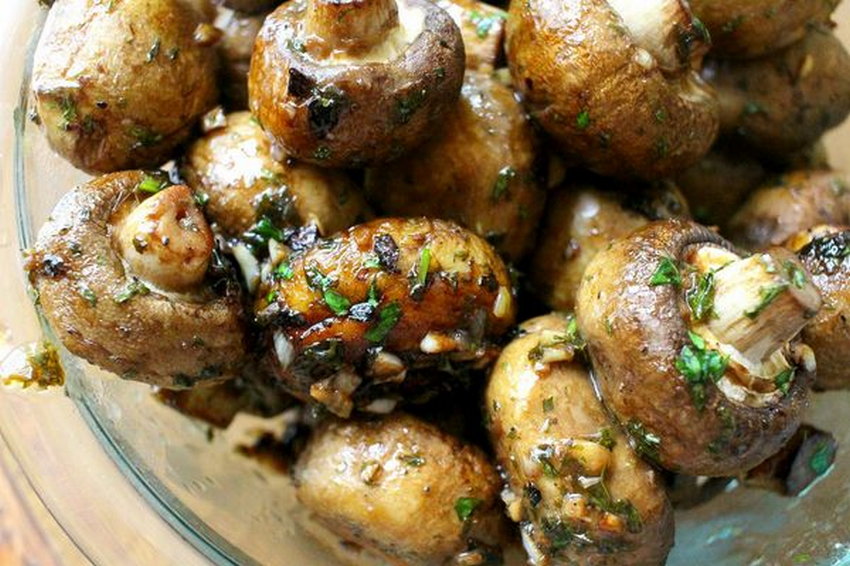 Печеные шампиньоны с сухариками
