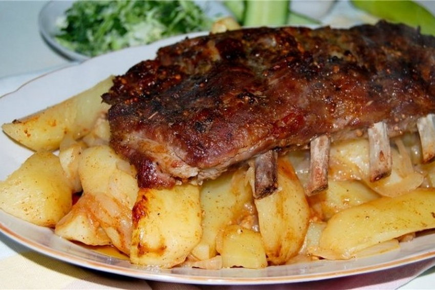 Свиные ребрышки с картошкой в духовке как приготовить