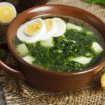 Зеленые щи с крапивой и щавелем