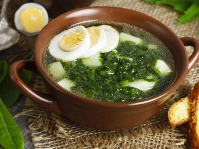 Зеленые щи с крапивой и щавелем