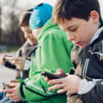 11 причин, почему не следует давать своему ребенку смартфон или планшет