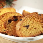 Ванильные сухари с изюмом и орехами в духовке