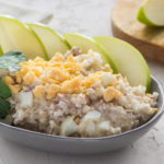 Салат из печени трески с луком