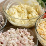 Салат Русская красавица с ветчиной и яйцами