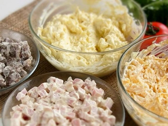Салат Русская красавица с ветчиной и яйцами