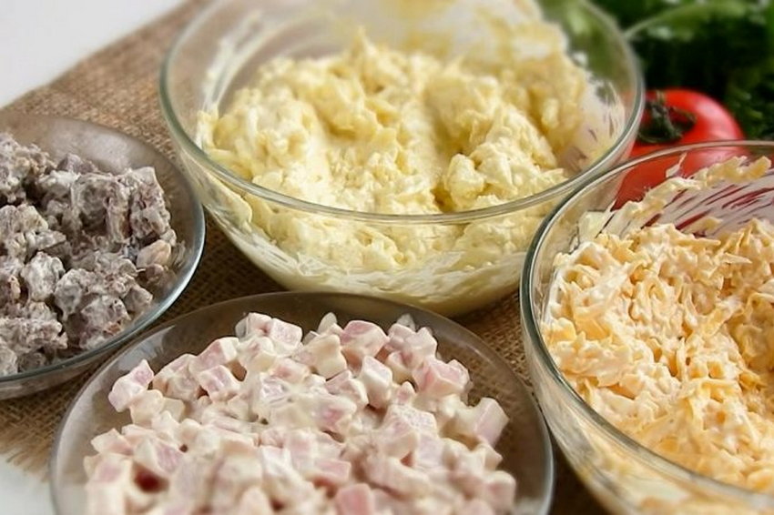 Салат Русская красавица с ветчиной и яйцами