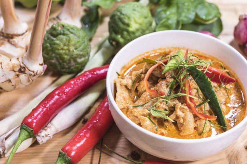 Как приготовить согревающий карри с курицей и картофелем