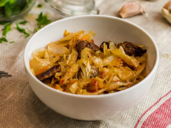 Как тушить капусту с мясом