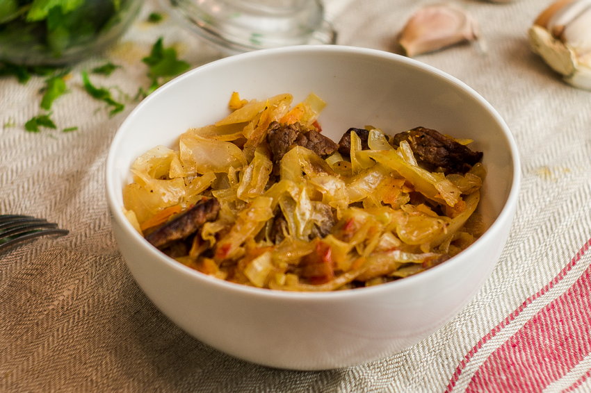 Как тушить капусту с мясом