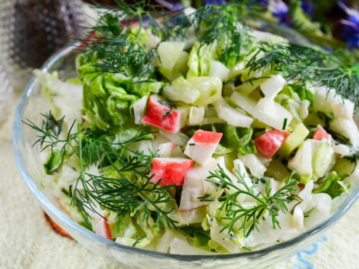 Салат с пекинской капустой и крабовыми палочками: рецепт дня