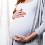 Клубнику и шпинат лучше исключить беременным из рациона