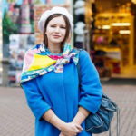 Почему цветущие дамы носят палантин осенью