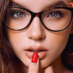 Как делать макияж под очки легко и быстро