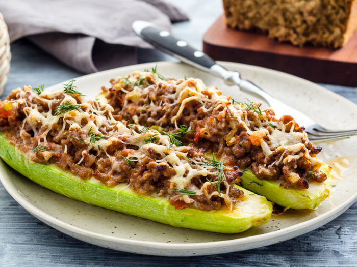 Как вкусно приготовить фаршированные кабачки в духовке