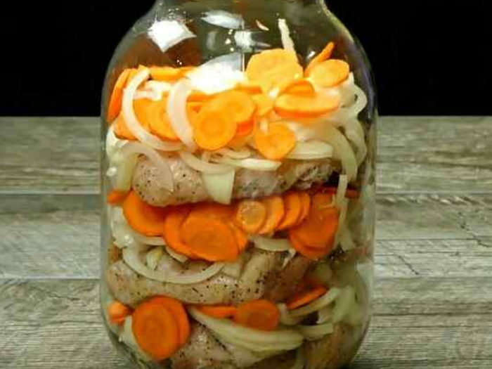 Оказывается, все дело в банке. Нежнее курицы я еще не пробовала!