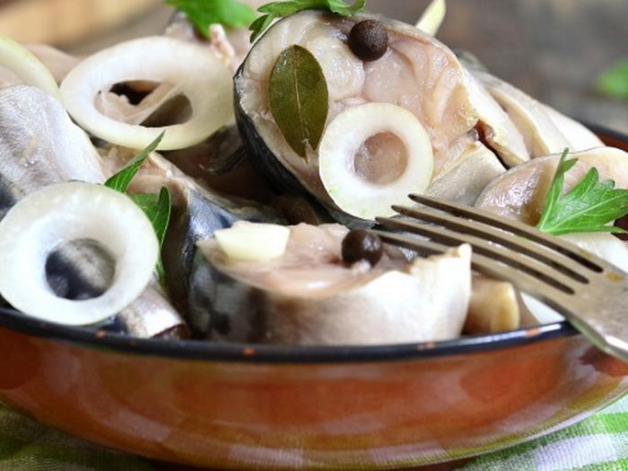 ВКУСНАЯ СОЛЁНАЯ СКУМБРИЯ, ОТ КОТОРОЙ БУДУТ ВСЕ В ВОСТОРГЕ.