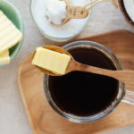 Зачем добавлять в кофе кокосовое масло