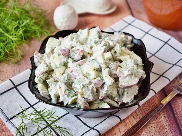 Как приготовить салат с луком и яйцом
