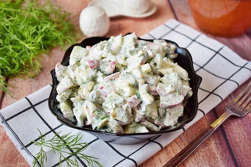 Как приготовить салат с луком и яйцом