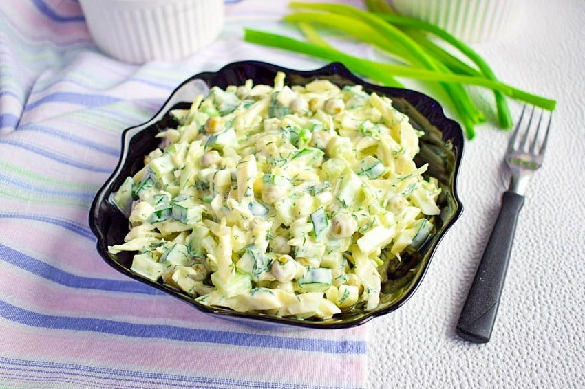 Салат с баклажанами и зеленым горошком