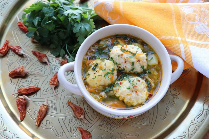 Суп с сырными клецками и овощами