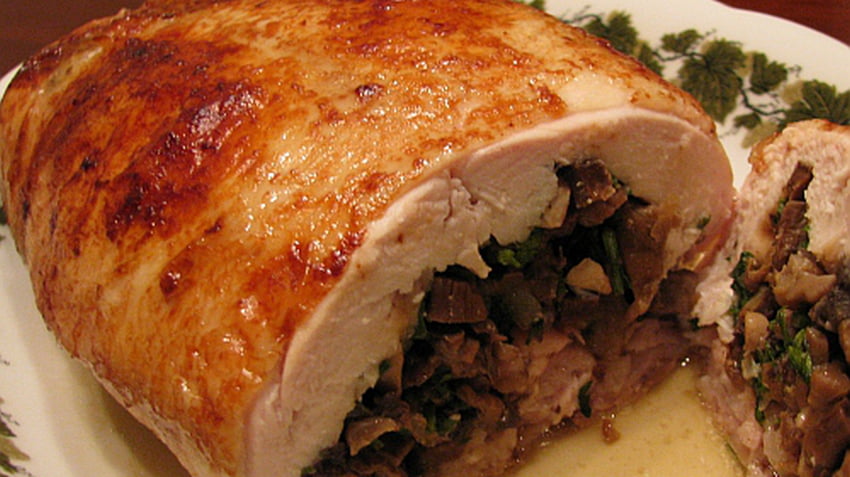 Рулет с курицей и грибами