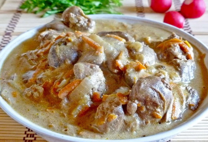 Куриная печень со сметаной и сливками