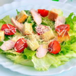 Как приготовить салат Цезарь