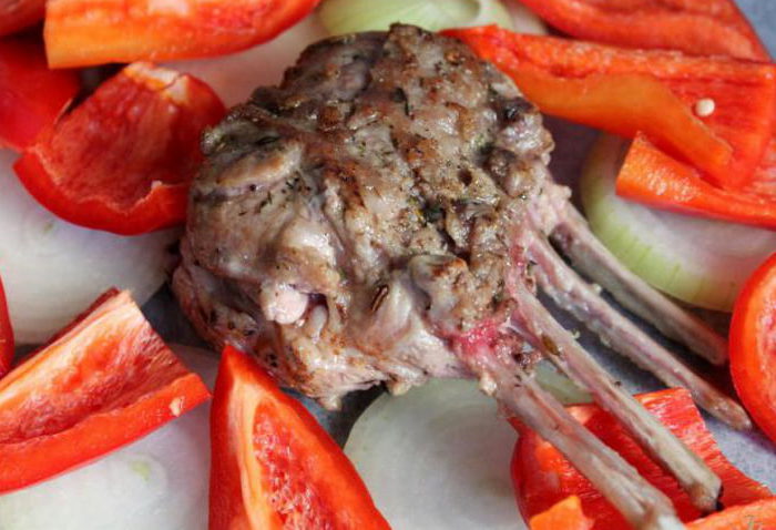 Каре ягненка с картофелем и болгарским перцем