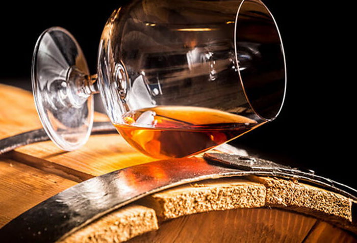 Как выбрать удачный коньяк на праздник – рассказывает DrinkHouse