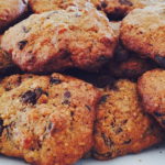Овсяное печенье с орехами,изюмом и цукатами