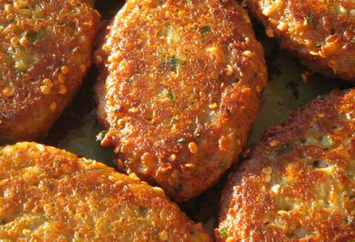 Сытные и полезные котлеты из кабачков
