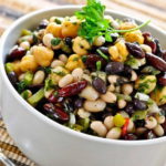 Когда ломаешь голову, что приготовить: 4 мини-салатов на любой вкус