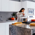 9 хитростей для хозяек: преврати кухонные хлопоты в занятие по душ